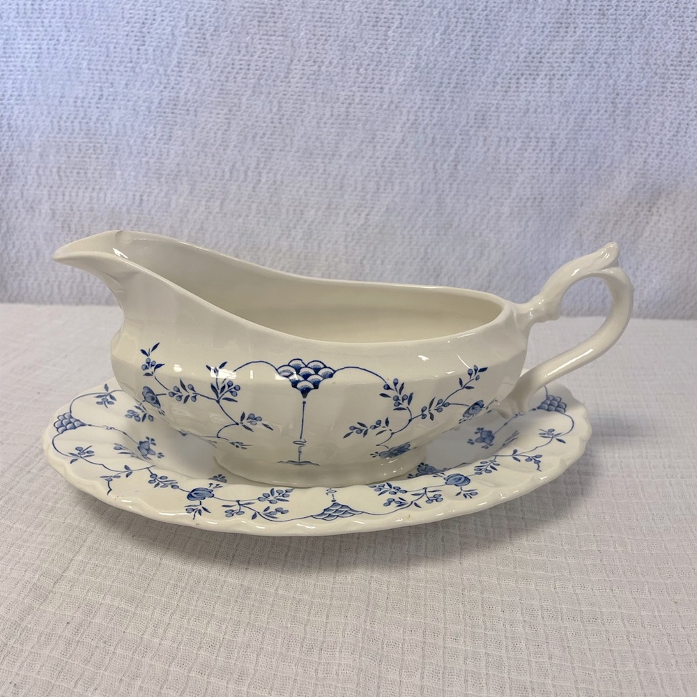 Vintage Staffordshire Myott Finlandia England Gravy Boat and Dish